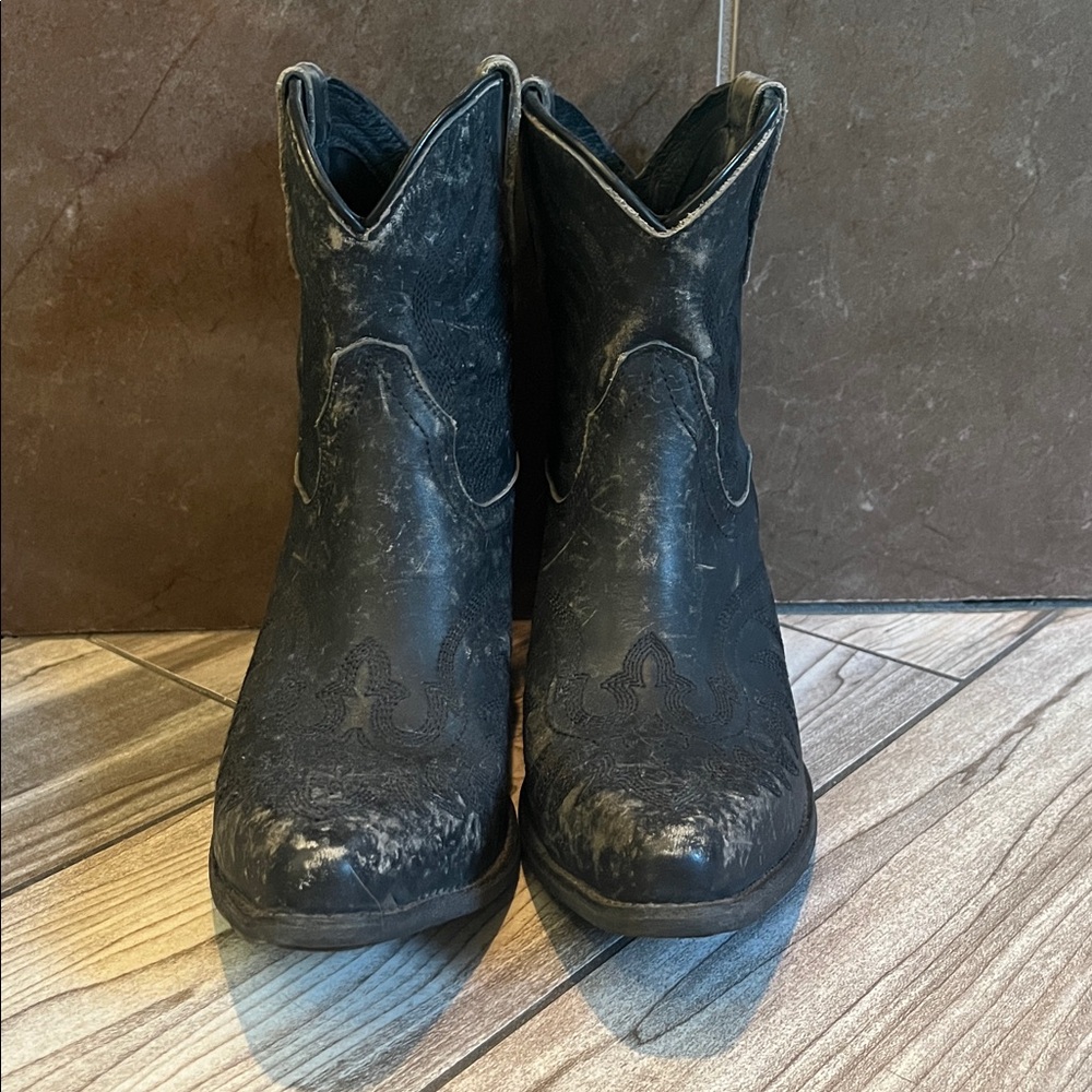 Ariat Black Leather cowgirl boots. Women’s 8 - Picture 2 of 8